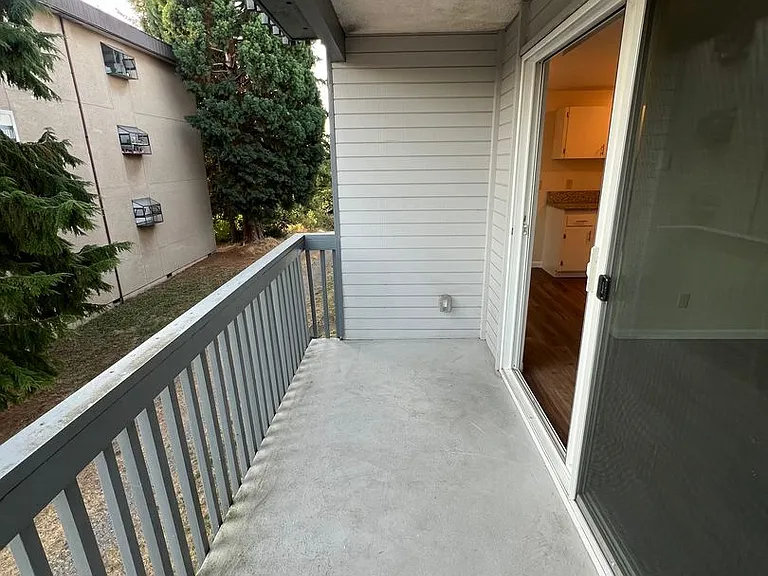 445 SW 156th St — Photo 43