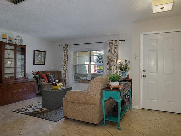4th image of 7 Harbor Oaks Cir