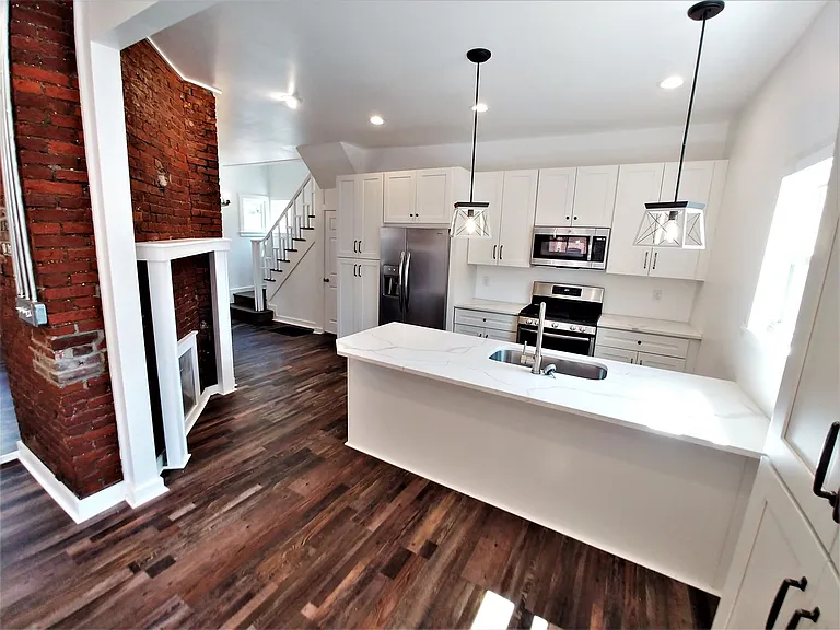 410 Walter St — Photo 3