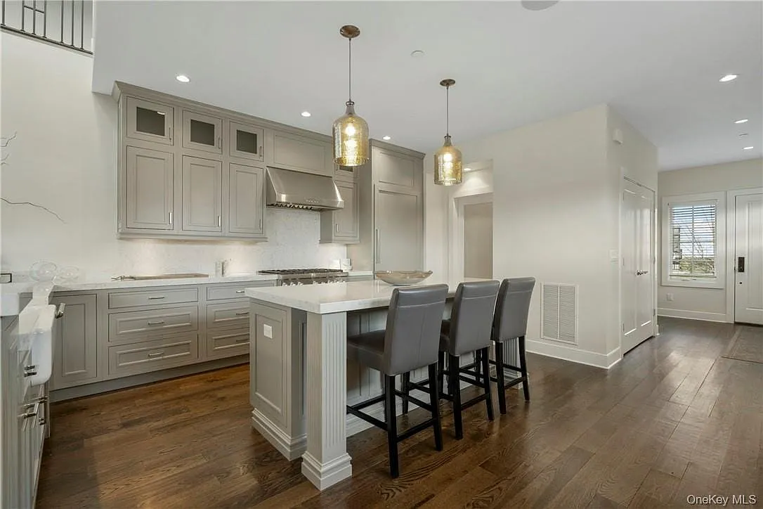 3 bed, 4.5 bath, 3447 sqft, $13,000 — Photo 4