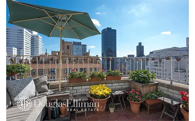 Sold by Douglas Elliman | media 21