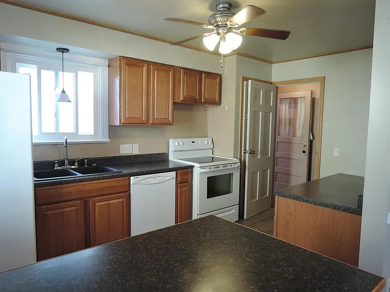 237 Merrill St — Photo 2