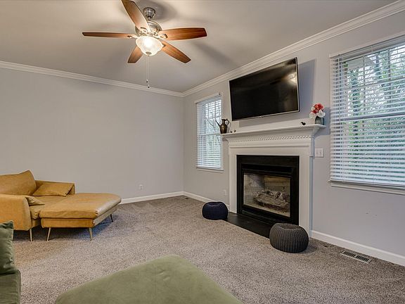 5th image of 126 Hemlock Dr