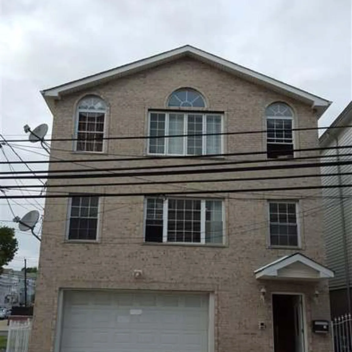 2 bed, 1300 sqft, $2,400 — Photo 1