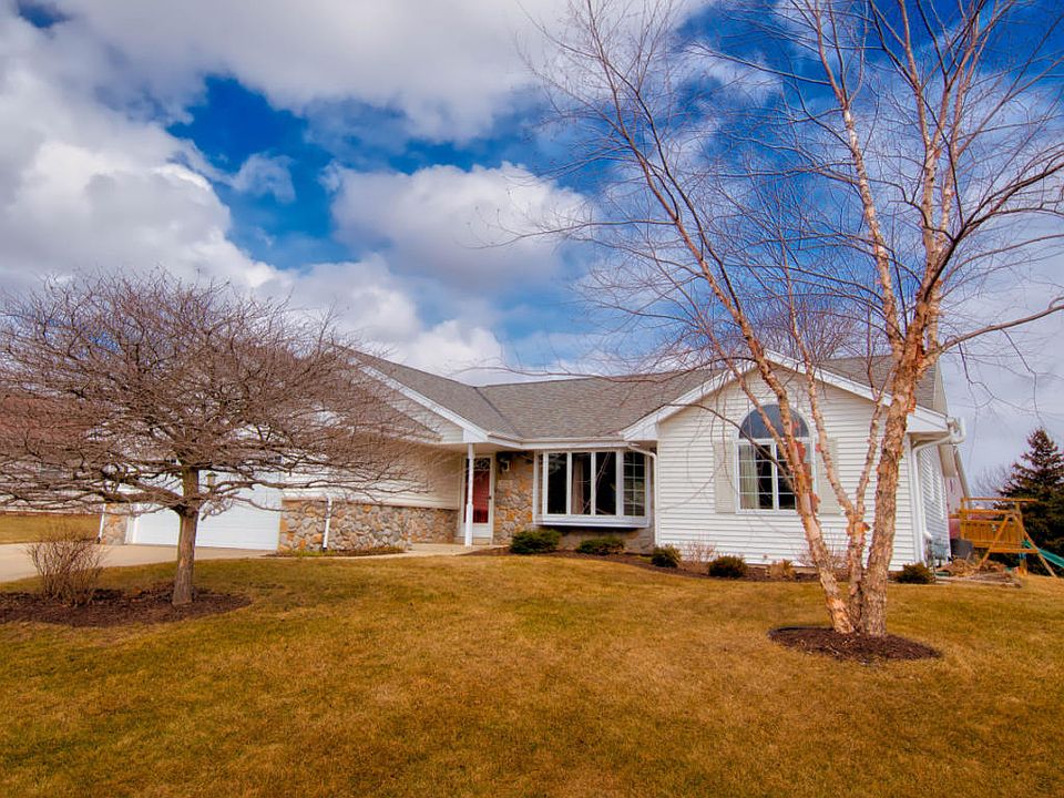 2nd image of W141N4940 Golden Fields Dr