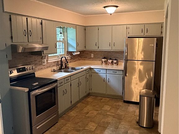 3rd image of 2300 Dunbar Drive