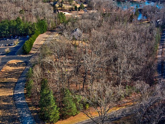 5th image of 115 Woods Dr