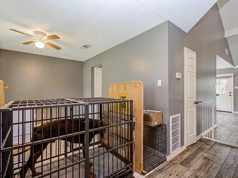 2122 Courtshire Ln — Photo 6
