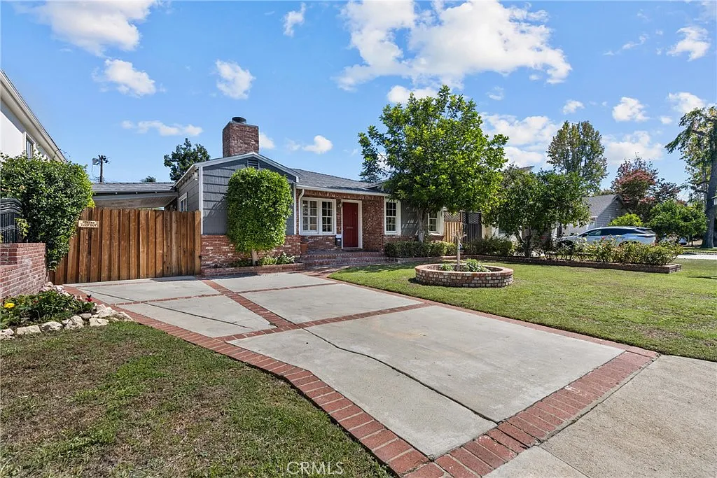 4 bed, 2000 sqft, $8,999 — Photo 2