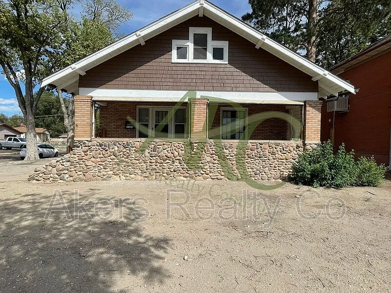 1124 Lake Ave