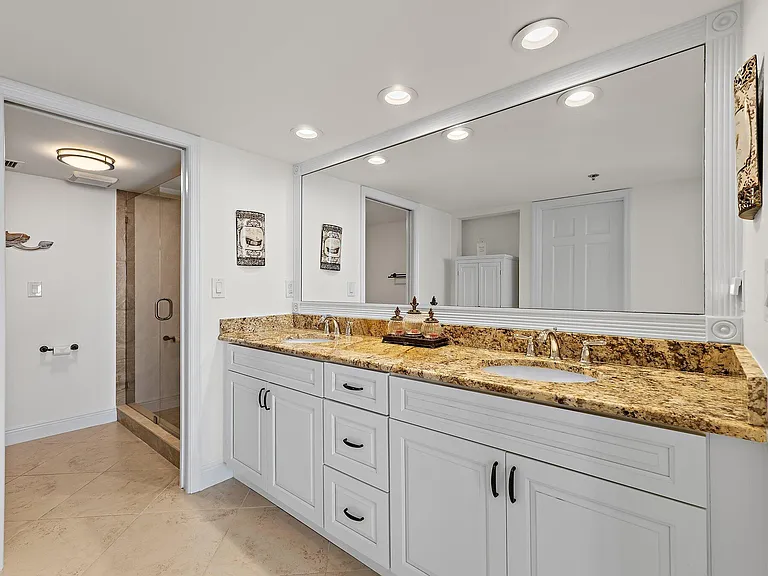 840 Ocean Dr #905 — Photo 23