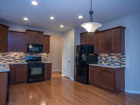 5th image of 2905 Emma Ln