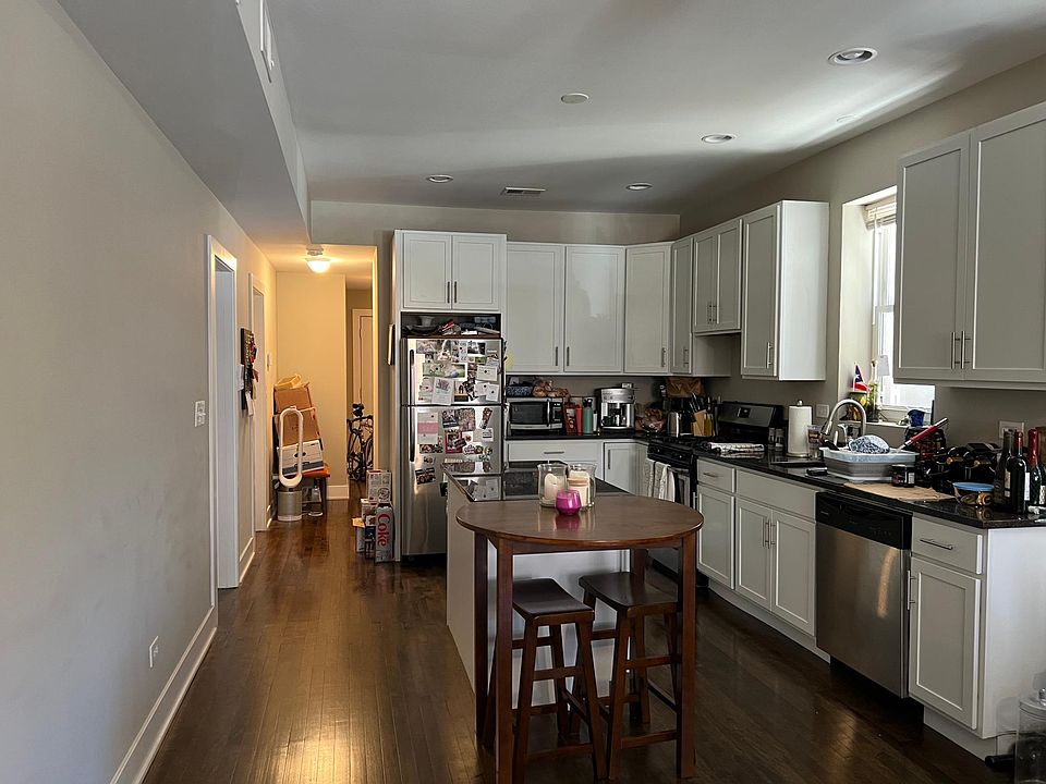 1st image of 2449 W Walton St #1