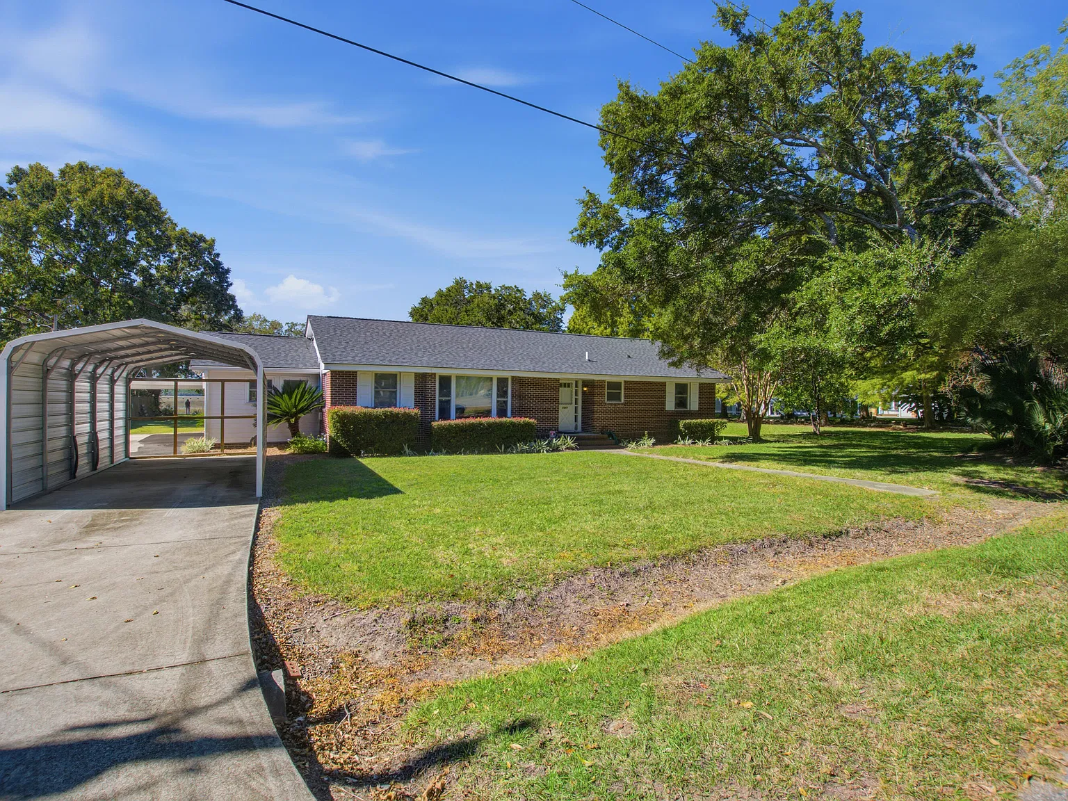 3 bed, 2.0 bath, 1724 sqft, $3,800 — Photo 2