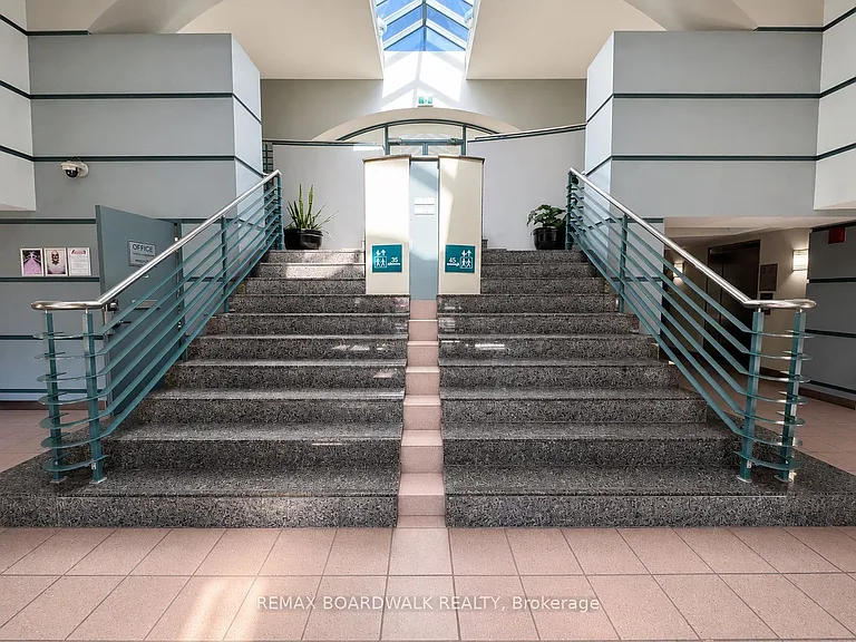 35 Holland Ave #907 — Photo 3