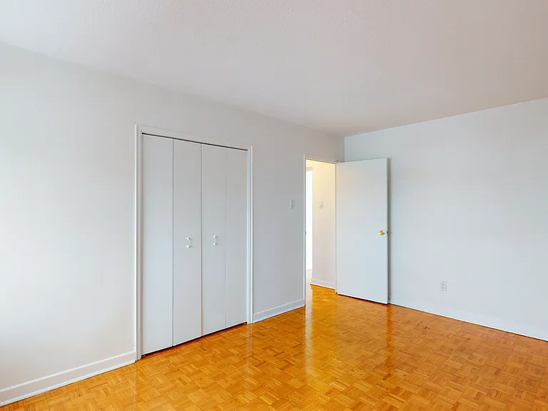60 Daly Ave — Photo 37