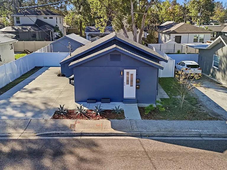 118 W Sligh Ave — Photo 1
