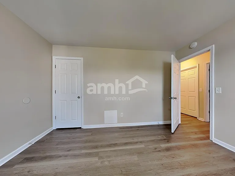 38 Lake Shore Blvd — Photo 14