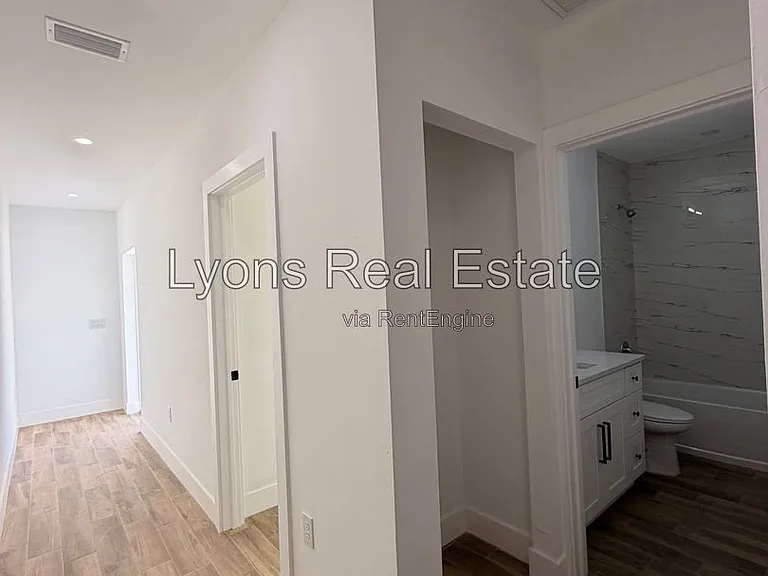 2210 Armour Rd — Photo 8