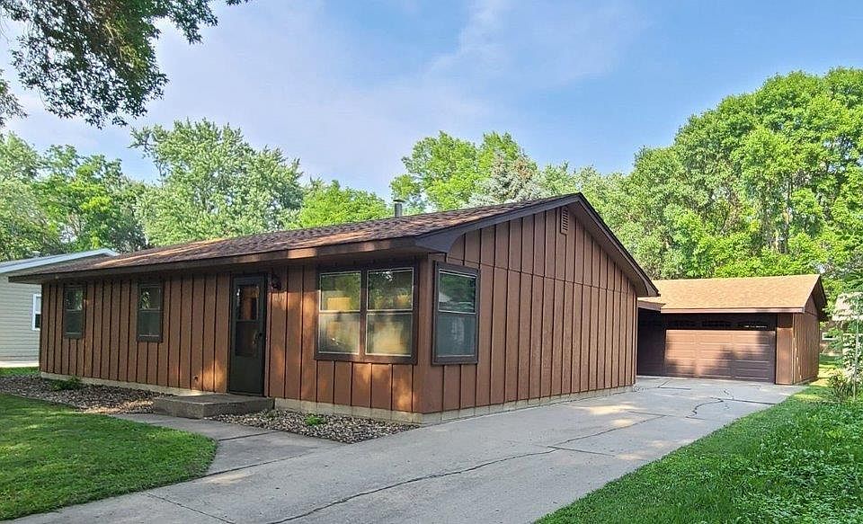 1405 7th St SW, Willmar, MN 56201 Zillow