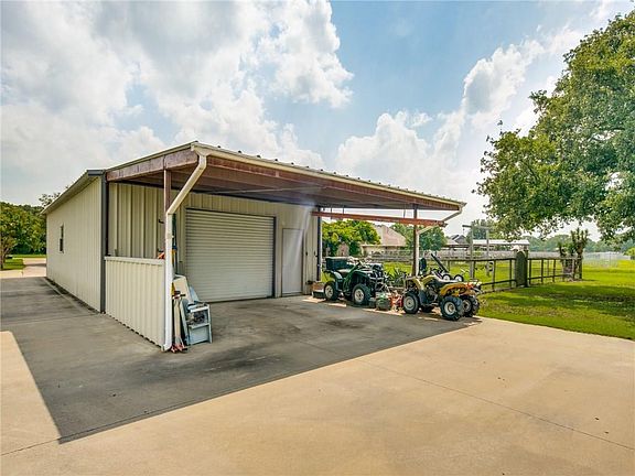 4th image of 1097 Oak Hollow Ln
