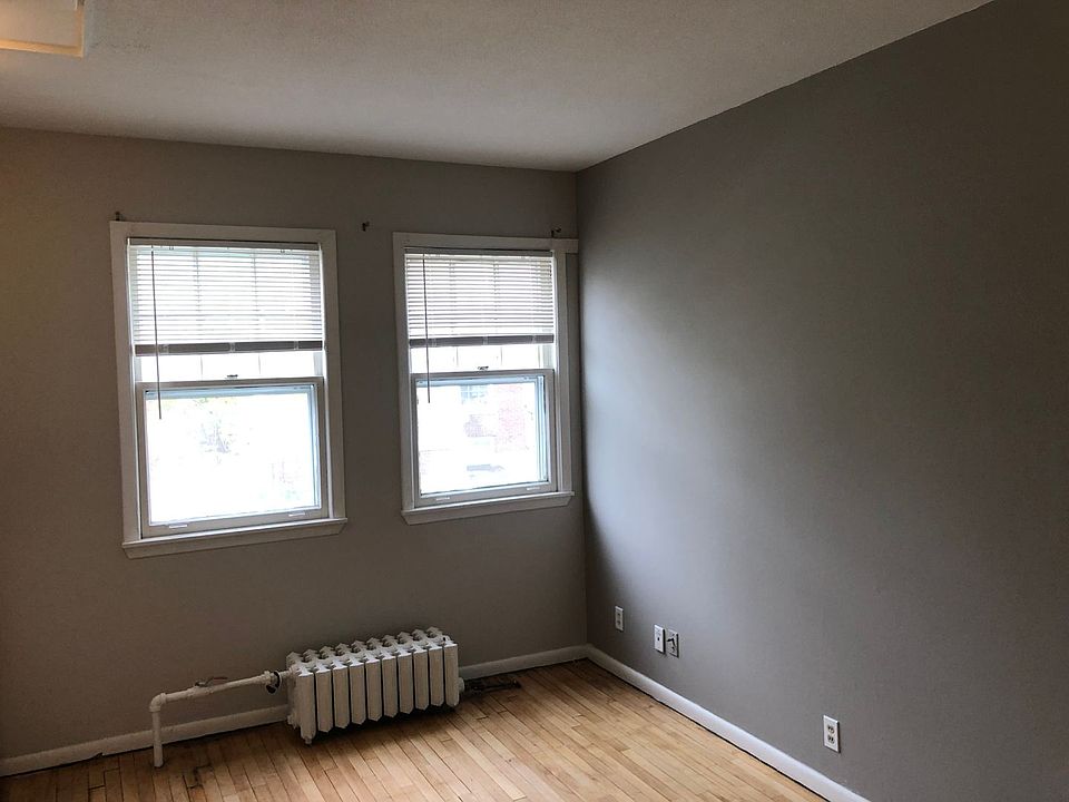1st image of 2118 Pillsbury Ave S APT 3