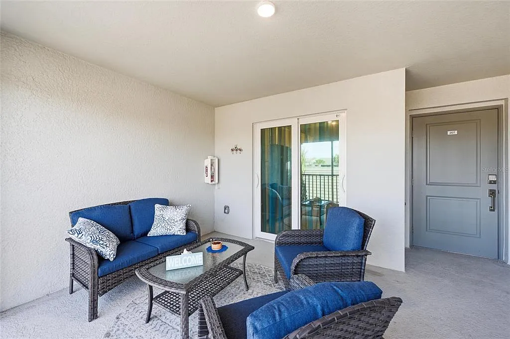 2 bed, 2.0 bath, 1355 sqft, $3,500 — Photo 3