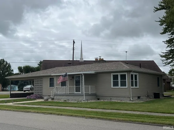 107 East St, Royal Center, IN 46978