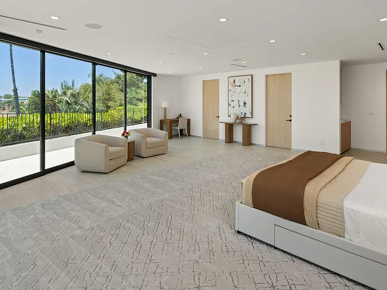 365 Trousdale Pl — Photo 32