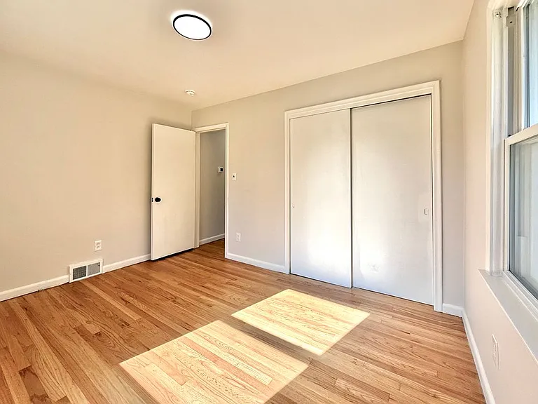 2180 Vernier Rd — Photo 18