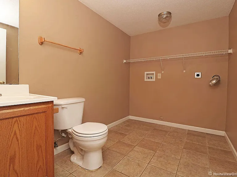 1936 Emily Ct — Photo 17