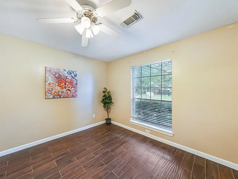5219 Bay Pines Dr — Photo 19