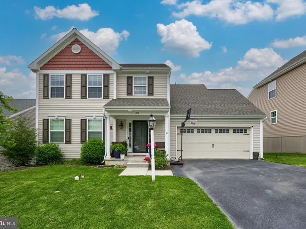 212 Kenneth Dr, Leola, PA 17540