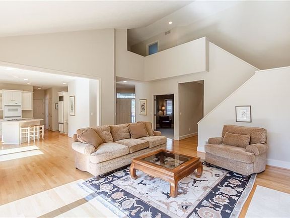 4th image of 44 Bristol View Dr