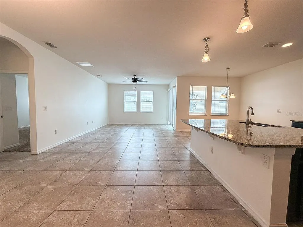 3 bed, 2.0 bath, 2001 sqft, $2,400 — Photo 3