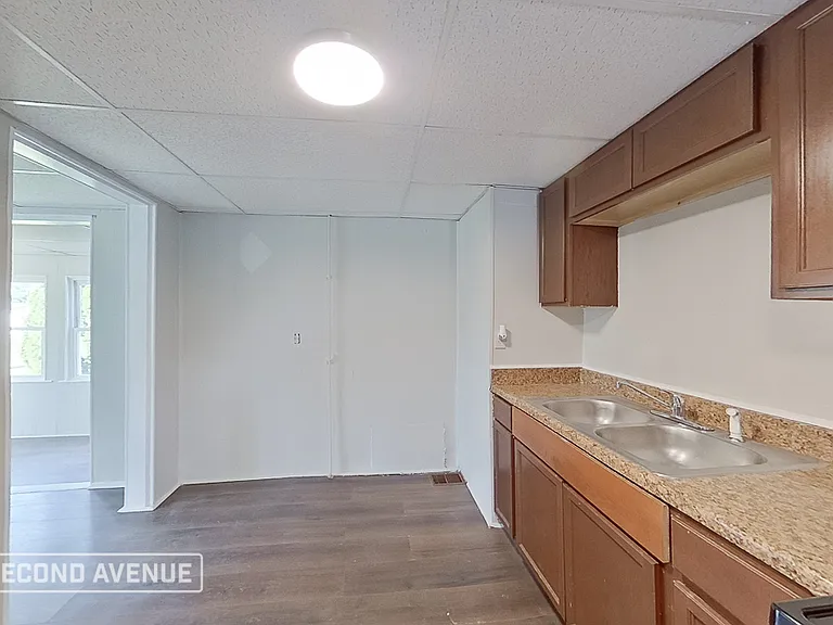 122 S Longworth Ave — Photo 5