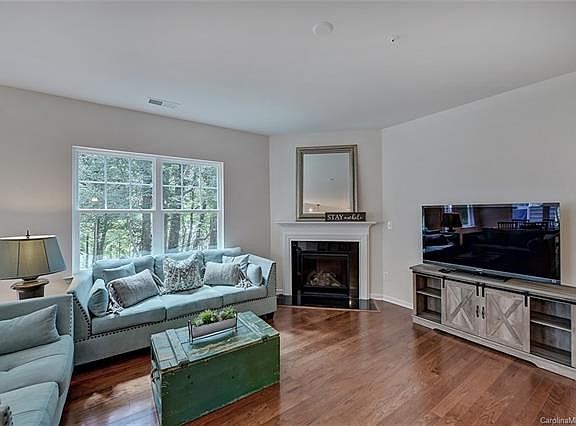 4th image of 155 Portola Valley Dr Unit A