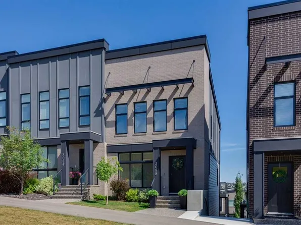 3088 W 85th St SW, Calgary, AB T3H 6C7