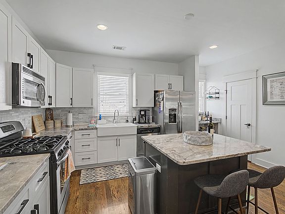 5th image of 803 Lancaster Way