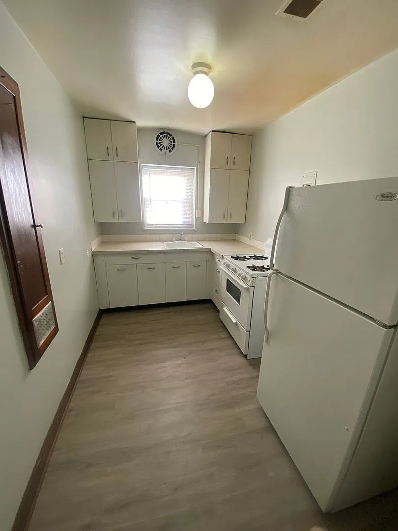 924 State Street — Photo 2