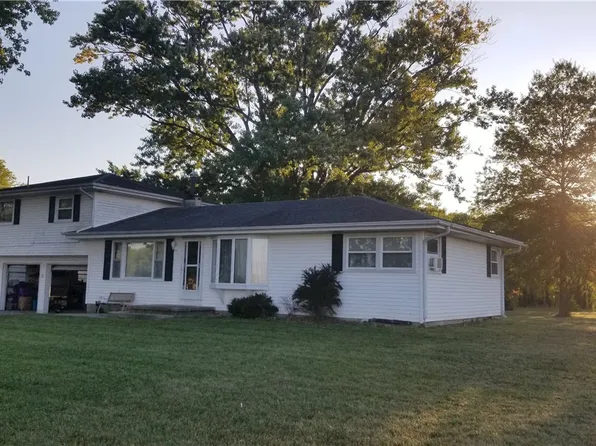 11591 N 400th St, Altamont, IL 62411