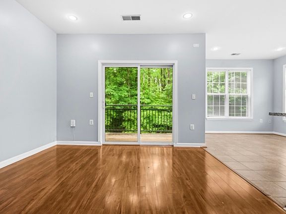 4th image of 15605 Everglade Ln APT 204