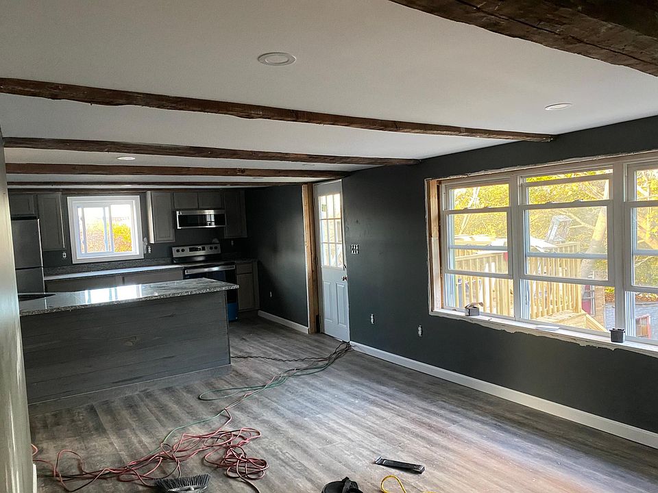 2nd image of 19 Clifford St #2