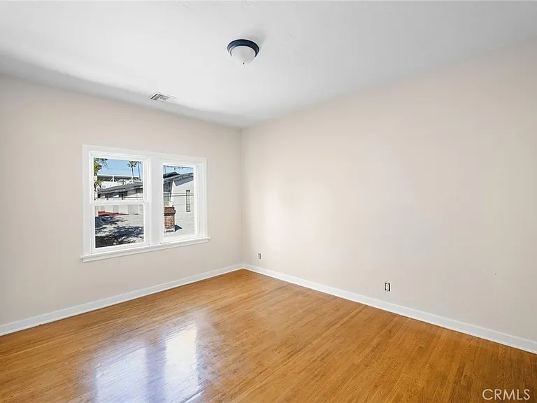 216-218 E Windsor Rd #3 — Photo 18