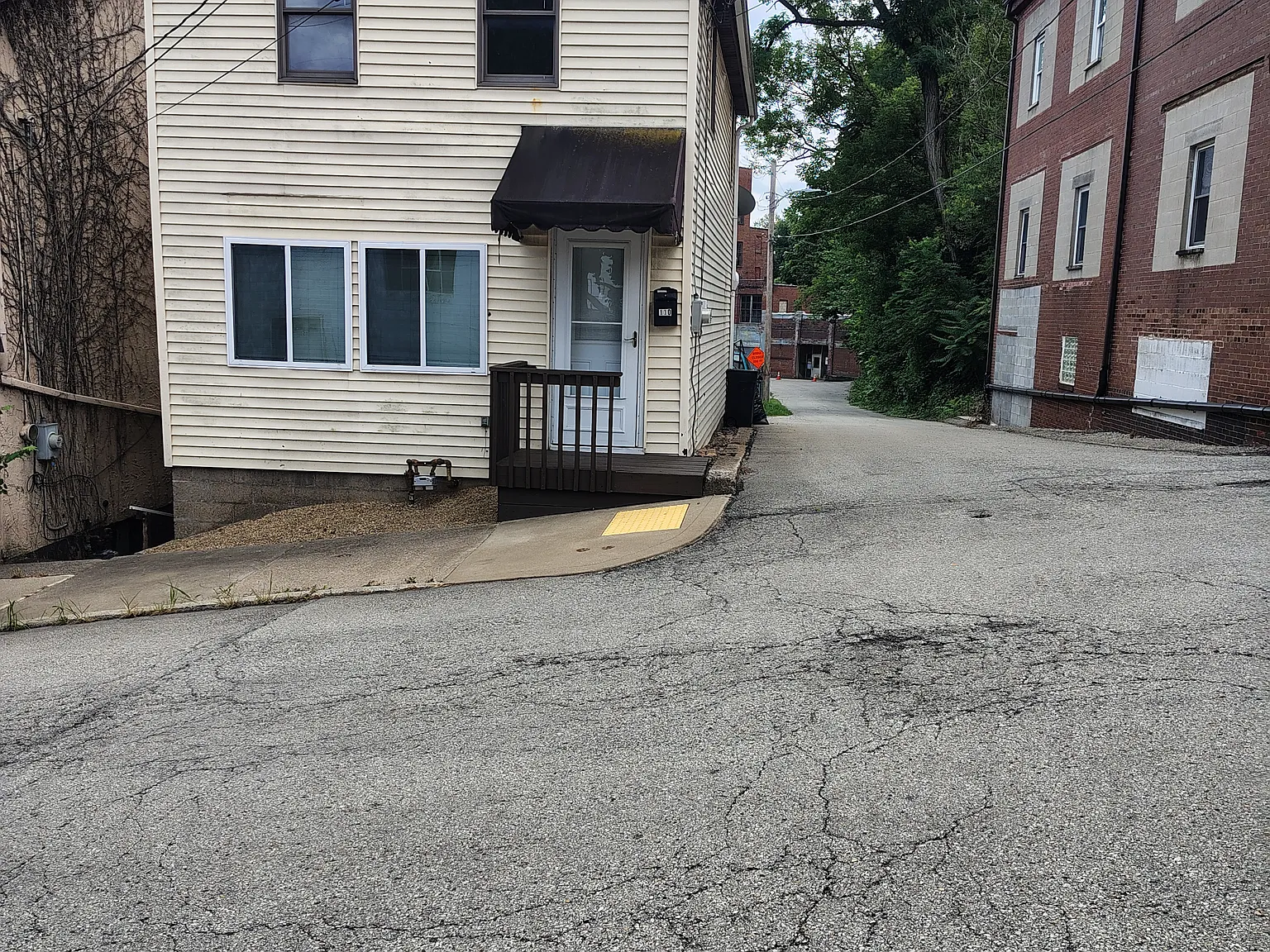 2 bed, $1,000 — Photo 2