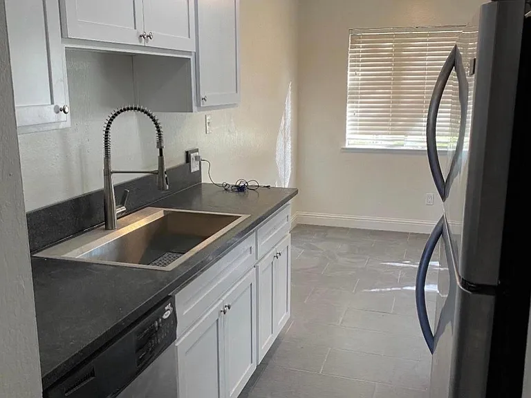 163 Pleasant Ave #4 — Photo 12