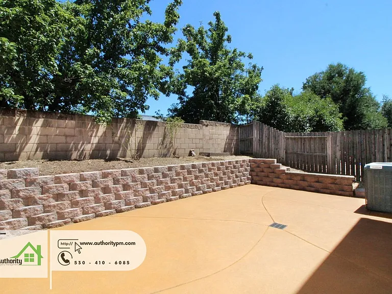 2109 Vienna Way — Photo 24