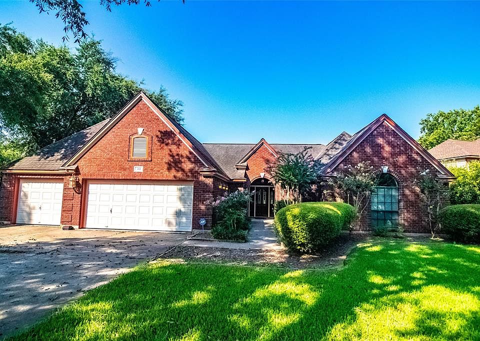 1st image of 301 Juniper St