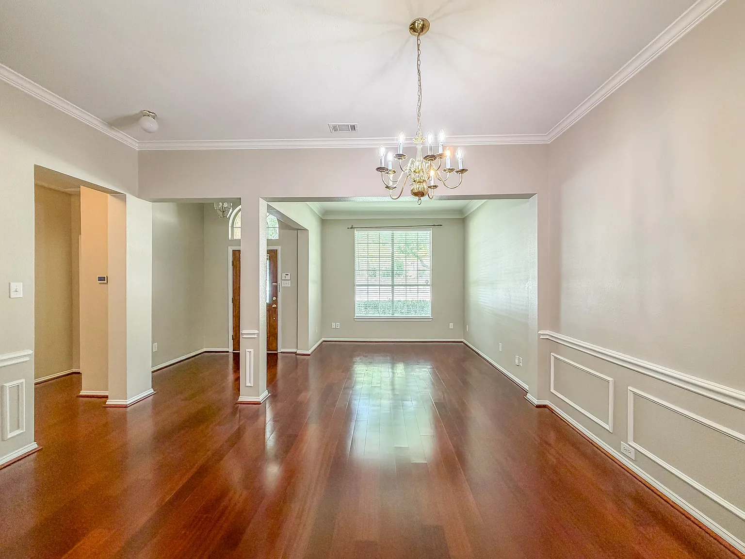 4 bed, 2155 sqft, $2,900 — Photo 4