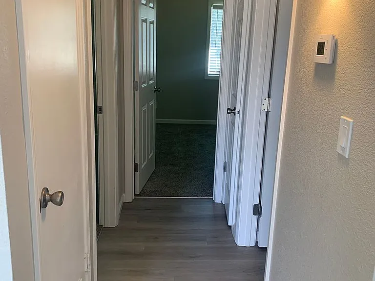 Dry Creek Apartments — Photo 22